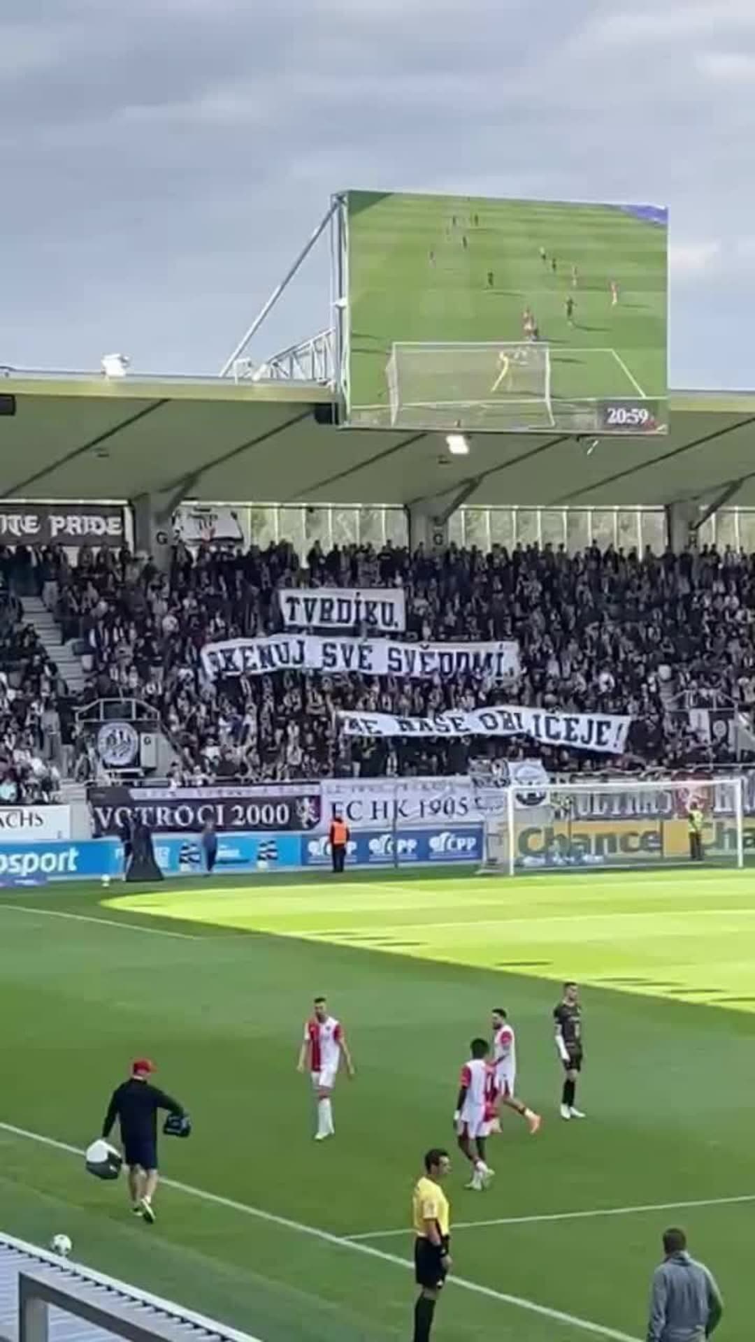 Protest fanoušků proti prohlášením Jaroslava Tvrdíka pokračuje i v neděli