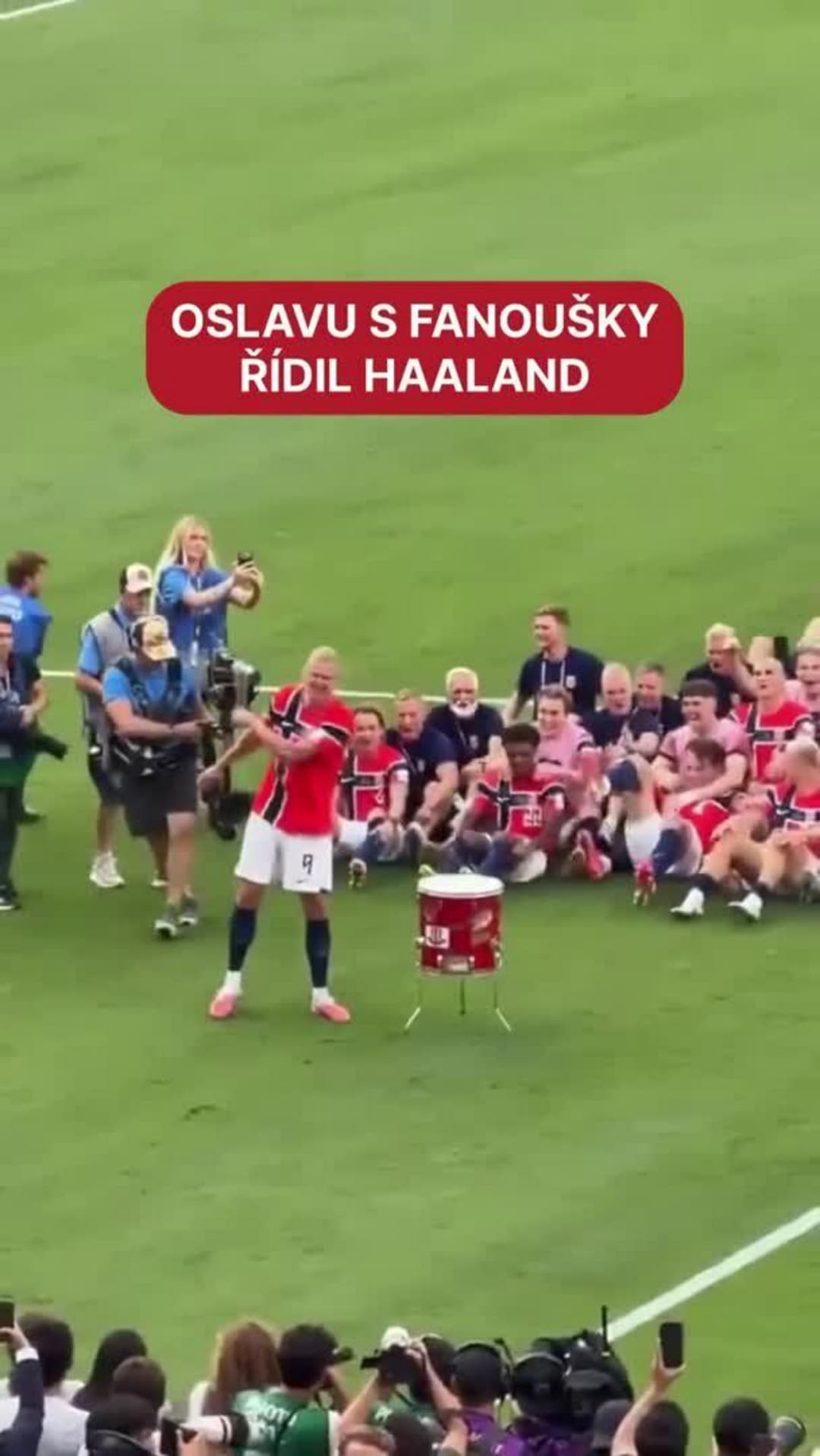 A další veslování! Haaland řídil tradiční norskou oslavu na MS