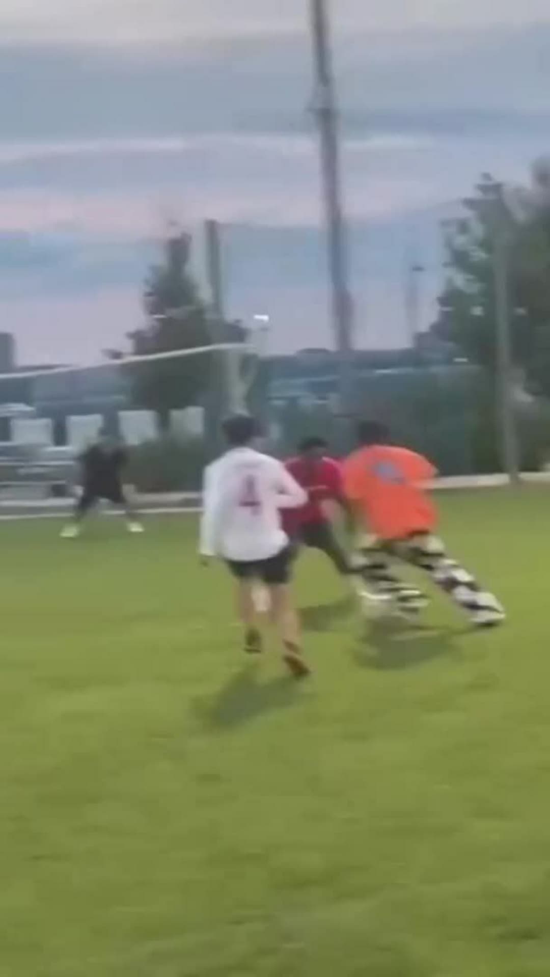 Hvězdný Olise se během procházky po New Yorku zapojil do fotbálku