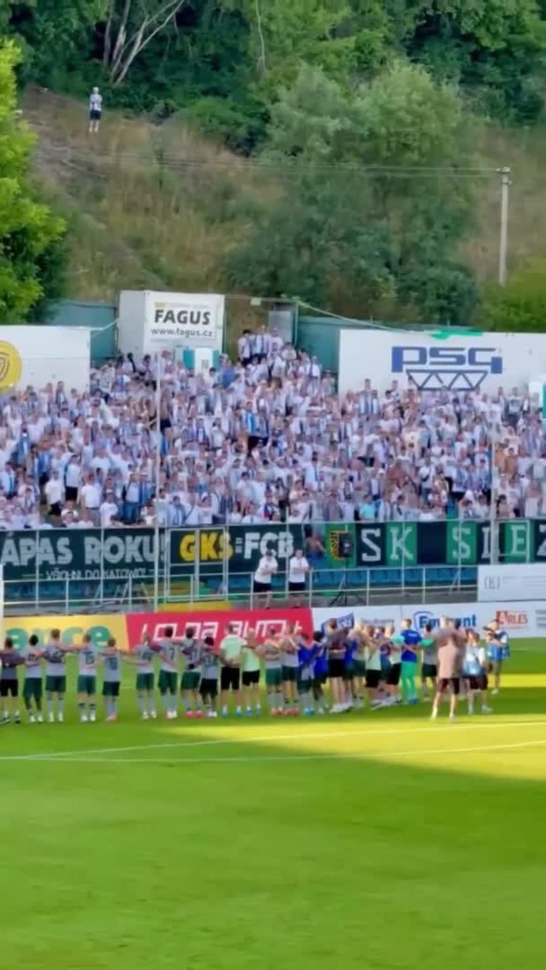 Vítězná děkovačka hráčů Baníku ve Zlíně