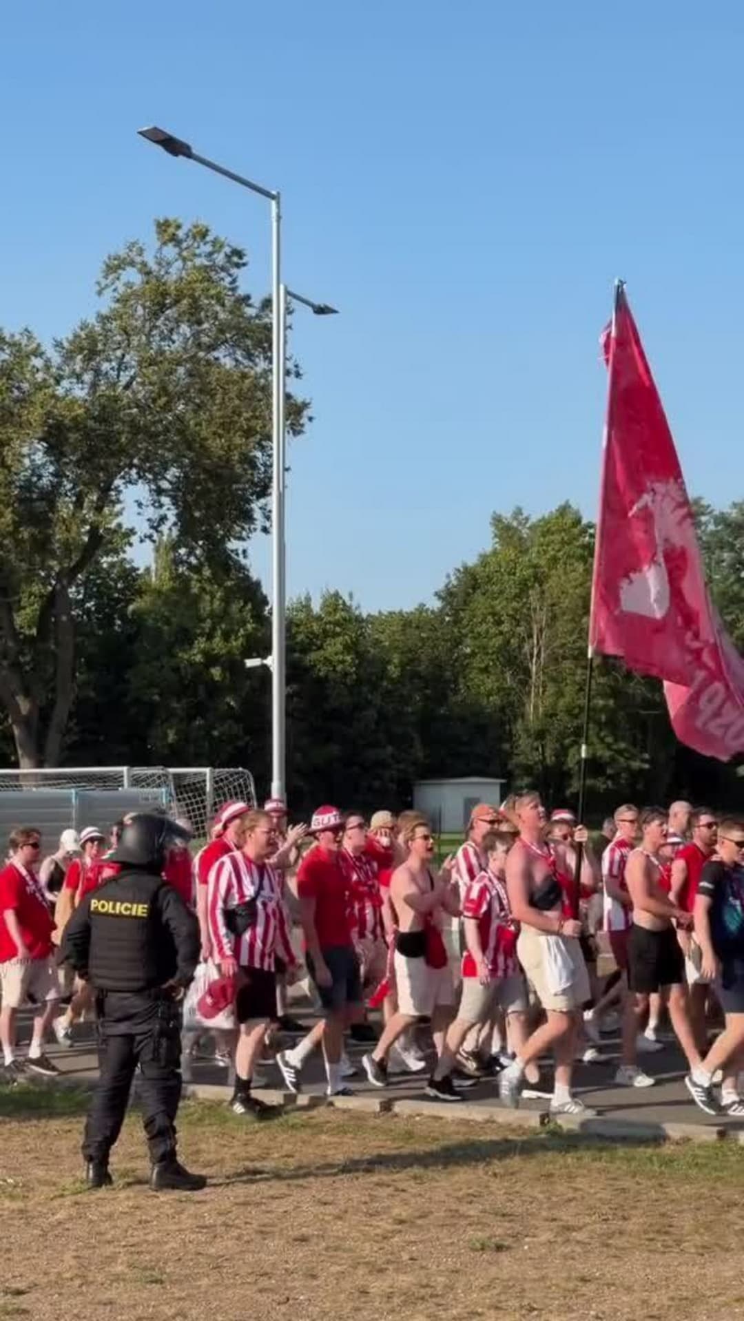Fanoušci Tromsø dorazili na stadion v Hradci Králové