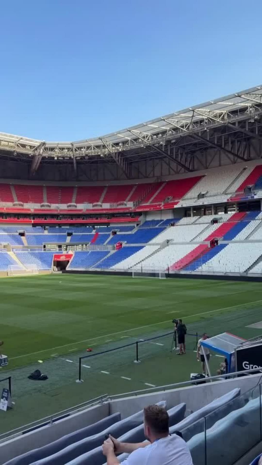 Jak vypadá stadion Lyonu, kde už v úterý vyběhne Sparta?