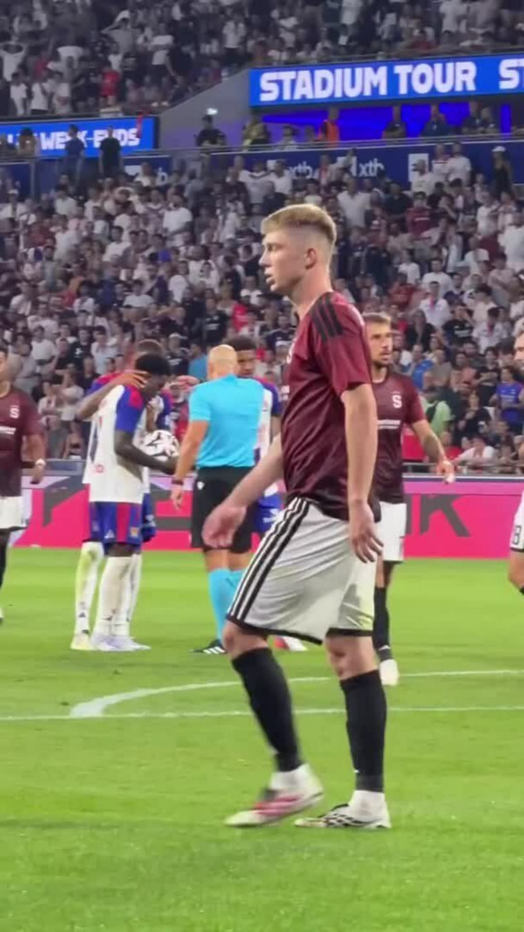 Červená pro Ševínského! Sparta bude v Lyonu dohrávat v oslabení