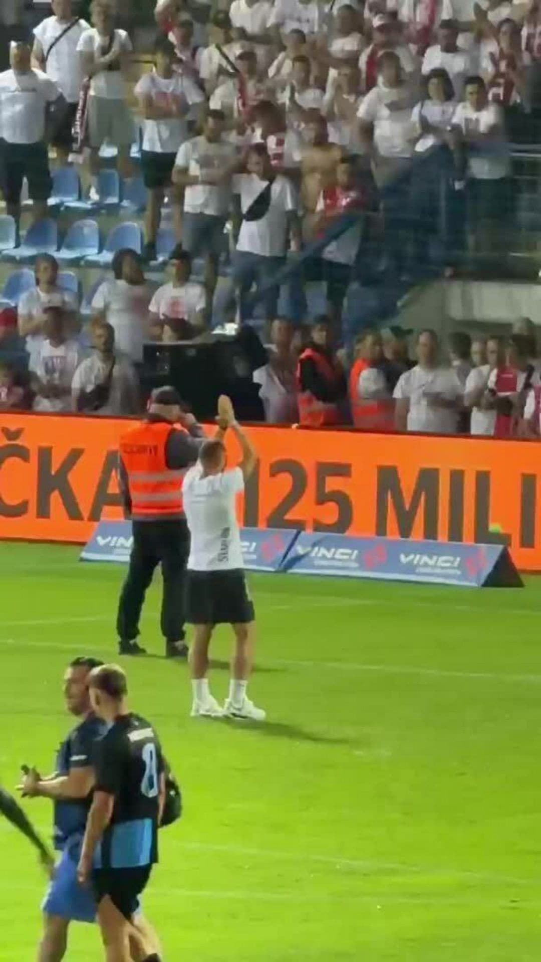 Fanoušci Slavie po zápase v Liberci poděkovali Bořilovi s Masopustem