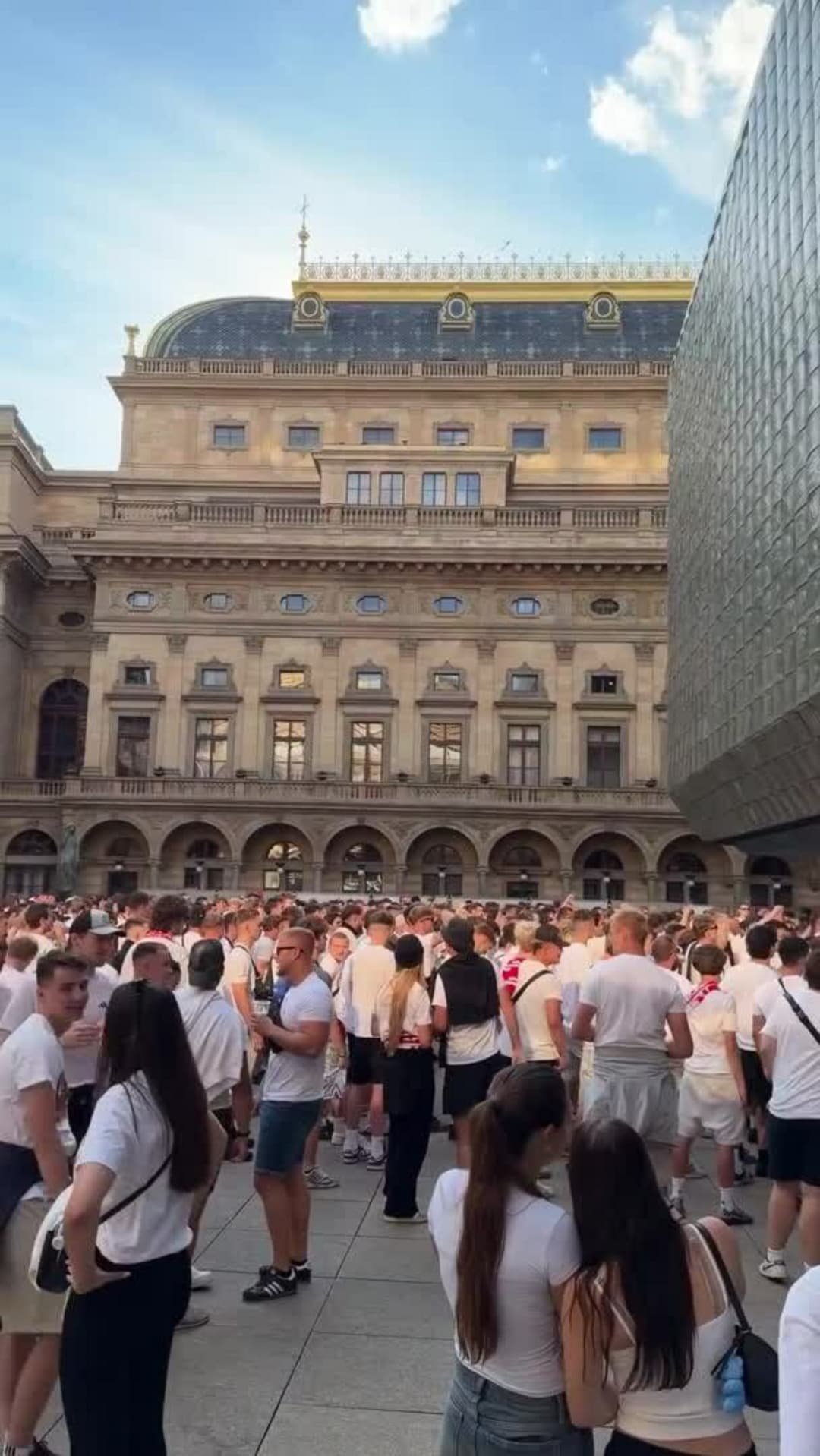 Tvrdík ven, skandují slávisté před pochodem na Letnou