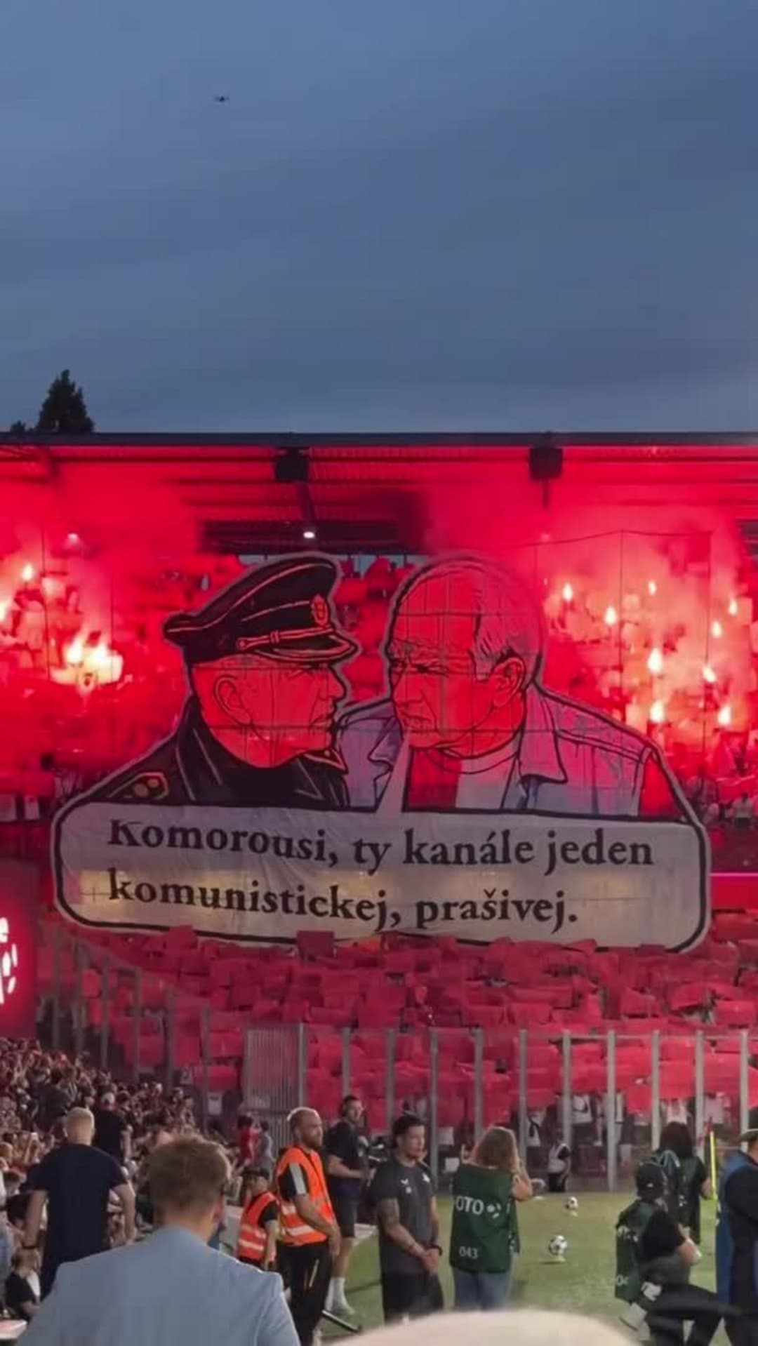 Kotel Slavie a jeho choreo proti novému šéfovi bezpečnosti Komorousovi