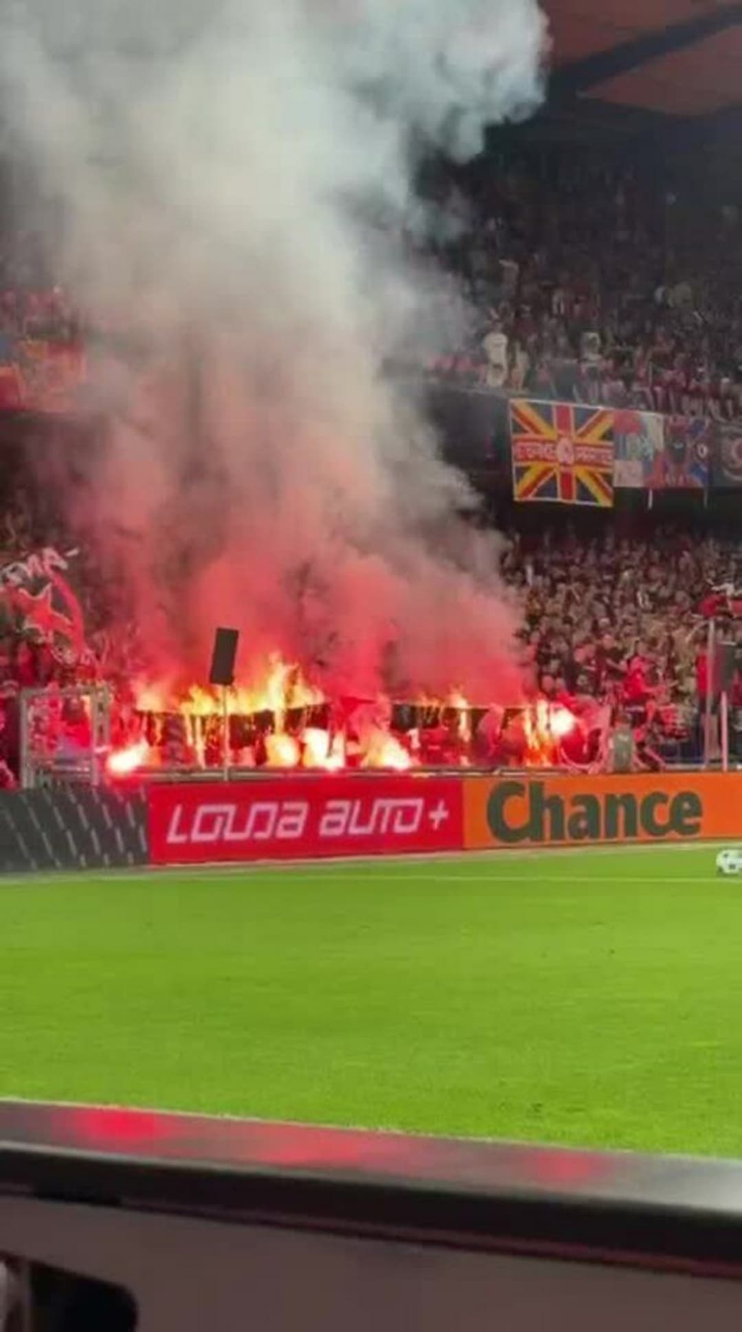 Oheň v kotli Sparty během derby proti Slavii
