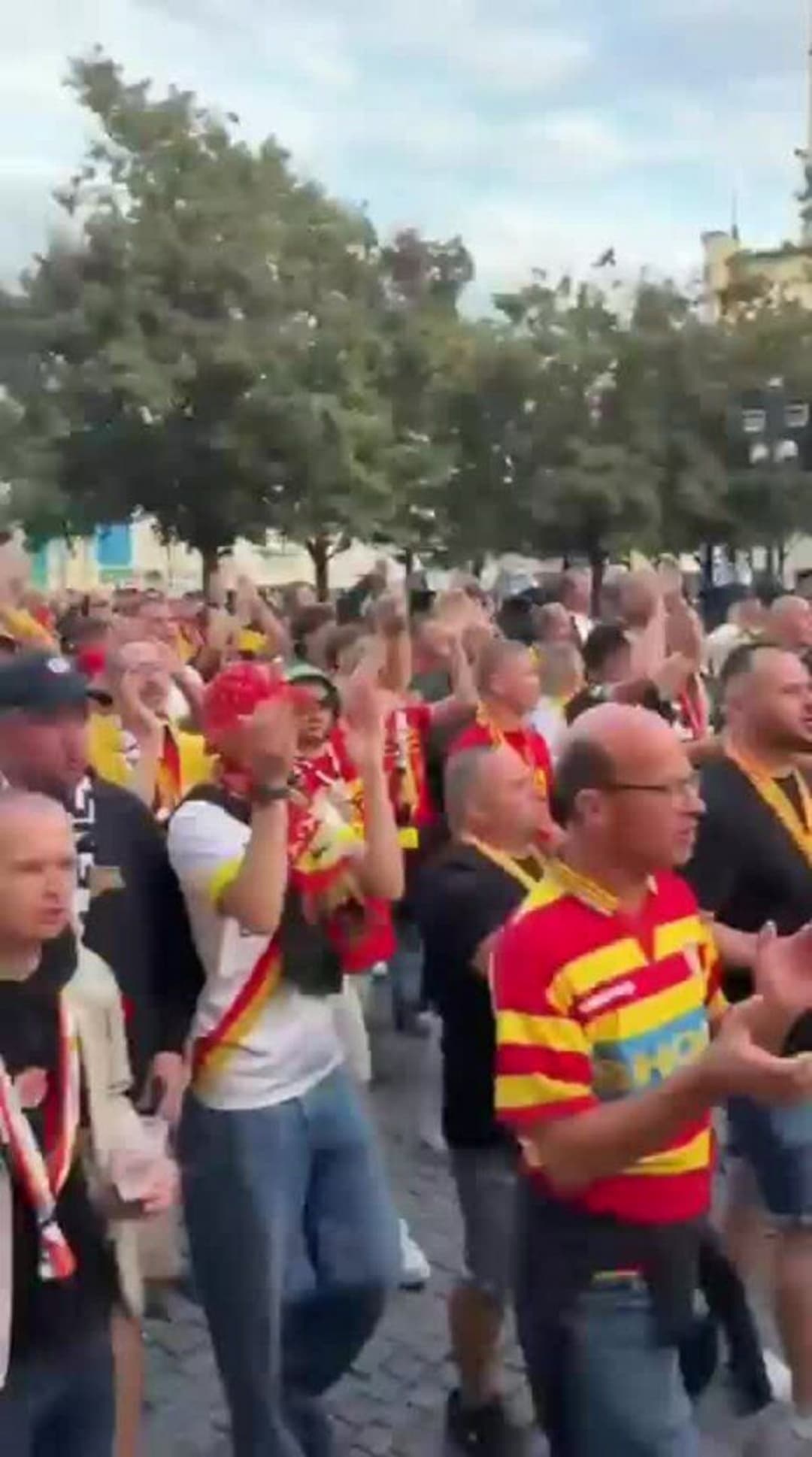 Fanoušci Lens dorazili do Prahy v hojném počtu