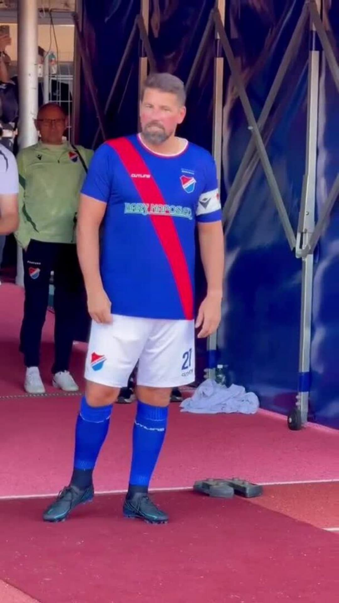 Rozlučkový zápas Milana Baroše na vyprodaném stadionu ve Vítkovicích